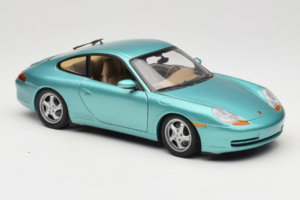 Porsche 911 996 Green Metallic UT Models 1:18 27901 Metalas - nuotrauka 6 iš 8
