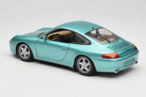 Porsche 911 996 Green Metallic UT Models 1:18 27901 Metalas - nuotrauka 7 iš 8
