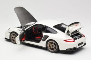 Porsche 911 997 GT2 RS Baltas Minichamps 1:18 100069400 Metalas - nuotrauka 5 iš 8