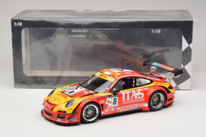 Porsche 911 997 GT3 R #8 De Lorenzi Racing De Lorenzi 24 Hours of Spa 2011 Minichamps 1:18 151118918 Metalas - nuotrauka 6 iš 6