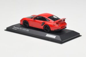 Porsche 911 997.2 GT2 RS Raudonas su Juodais Ratais Minichamps 1:43 400069407 Metalas - nuotrauka 3 iš 4