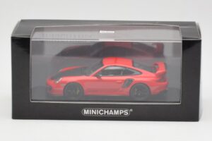 Porsche 911 997.2 GT2 RS Raudonas su Juodais Ratais Minichamps 1:43 400069407 Metalas - nuotrauka 4 iš 4
