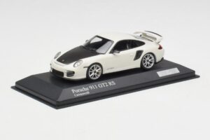 Porsche 911 997.2 GT2 RS Baltas su Sidabriniais Ratais Minichamps 1:43 400069405 Metalas - nuotrauka 2 iš 4