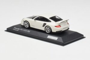 Porsche 911 997.2 GT2 RS Baltas su Sidabriniais Ratais Minichamps 1:43 400069405 Metalas - nuotrauka 3 iš 4