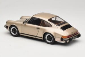 Porsche 911 Carrera 3.2 Bronzinis Solido 1:18 S1802602 Metalas - nuotrauka 7 iš 8