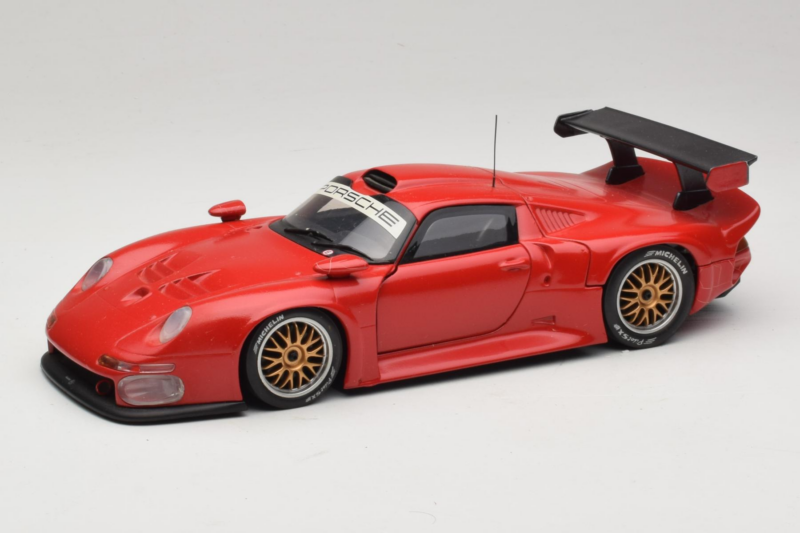 Porsche 911 GT1 Concept Raudonas UT Models 1:18 180966625-R1 Metalas