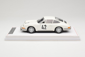 Porsche 911 S #42 R. Buchet / H. Linge Auguste Veuillet 24 Hours of Le Mans Class Winner 1967 IVY 1:18 REMC006 Derva