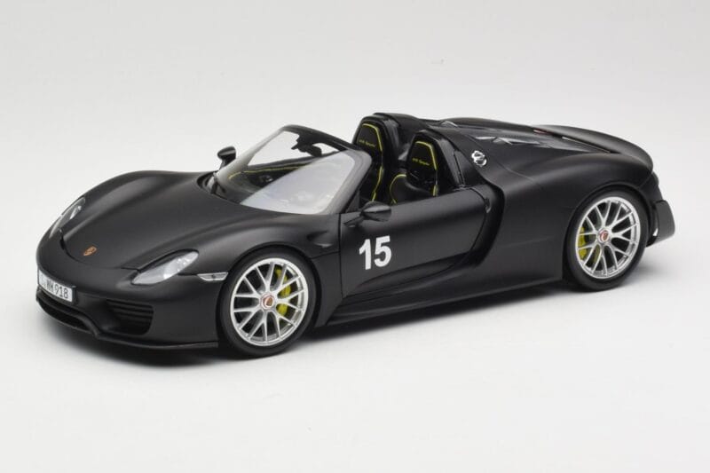 Porsche 918 Spyder Weissach Package Matt Black Minichamps 1:18 110062444 Metalas