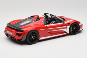 Porsche 918 Spyder Weissach Package Raudonos Baltos Juostos Minichamps 1:18 110062442-O1 Metalas - nuotrauka 3 iš 8