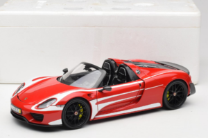 Porsche 918 Spyder Weissach Package Raudonos Baltos Juostos Minichamps 1:18 110062442-O1 Metalas - nuotrauka 8 iš 8