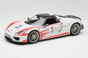 Porsche 918 Spyder Weissach Package Salzburg Minichamps 1:18 110062441 Metalas