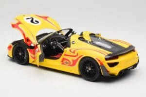 Porsche 918 Spyder Weissach Package Geltonas Su Juostomis Minichamps 1:18 110062446 Metalas - nuotrauka 5 iš 8