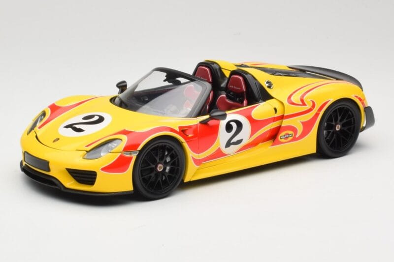 Porsche 918 Spyder Weissach Package Geltonas Su Juostomis Minichamps 1:18 110062446 Metalas