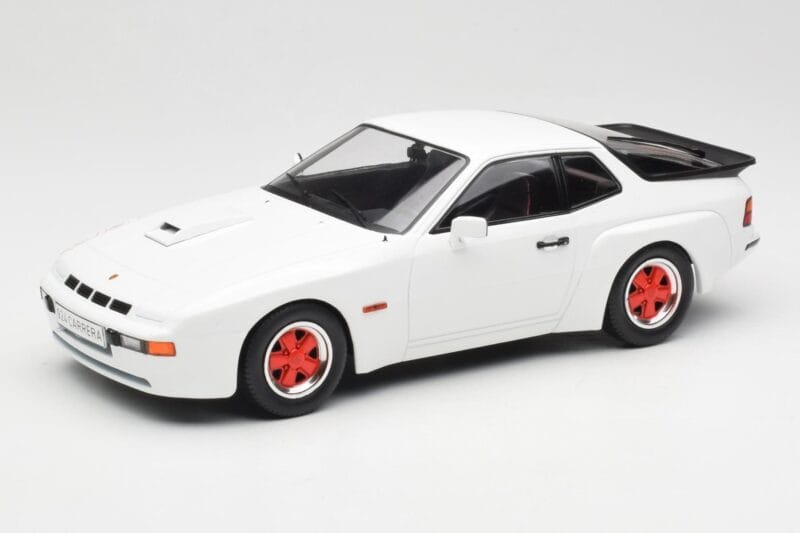Porsche 924 Carrera GT Baltas & Raudoni Ratai MCG 1:18 MCG18303 Metalas
