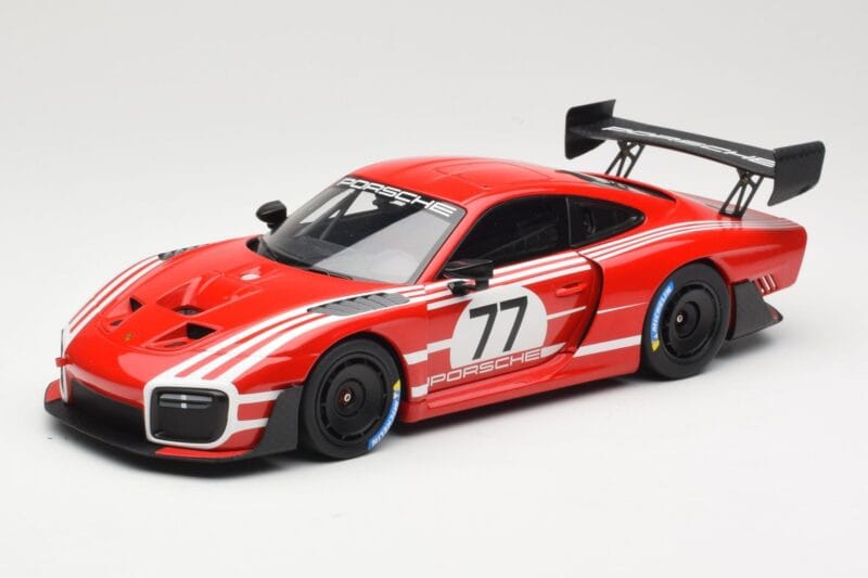 Porsche 935/19 Raudonas su Baltomis Juostomis Minichamps 1:18 155067577 Metalas