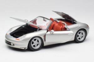 Porsche Boxster 986 Sidabrinis Maisto 1:18 37800-M3 Metalas - nuotrauka 2 iš 8