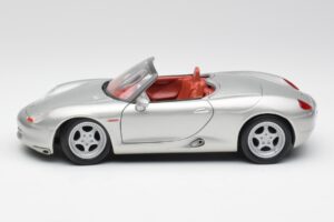 Porsche Boxster 986 Sidabrinis Maisto 1:18 37800-M3 Metalas - nuotrauka 4 iš 8