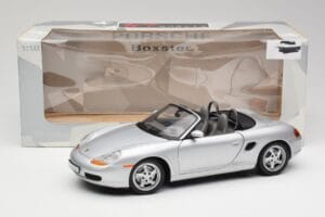Porsche Boxster 986 Kabrioletas Arctic Sidabrinis Metalinis UT Models 1:18 27852 Metalas - nuotrauka 8 iš 8