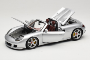 Porsche Carrera GT Silver Metallic Minichamps 1:18 WAP02103014 Metalas - nuotrauka 2 iš 8