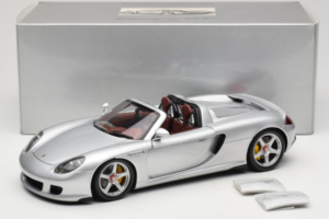 Porsche Carrera GT Silver Metallic Minichamps 1:18 WAP02103014 Metalas - nuotrauka 8 iš 8