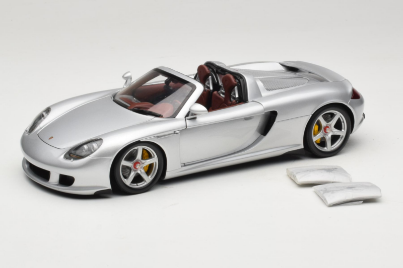 Porsche Carrera GT Silver Metallic Minichamps 1:18 WAP02103014 Metalas