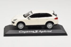 Porsche Cayenne 958 S Hybrid Baltas Minichamps 1:43 WAP0200040B Metalas