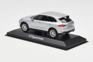 Porsche Cayenne 958 Sidabrinis Minichamps 1:43 WAP0200020E Metalas - nuotrauka 3 iš 4