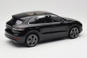 Porsche Cayenne 958 Turbo S Juodas Minichamps 1:18 155066070 Metalas - nuotrauka 2 iš 6