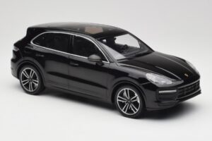 Porsche Cayenne 958 Turbo S Juodas Minichamps 1:18 155066070 Metalas - nuotrauka 4 iš 6
