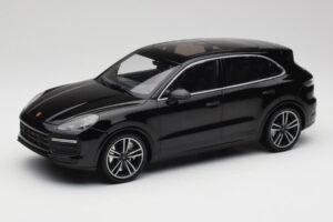 Porsche Cayenne 958 Turbo S Juodas Minichamps 1:18 155066070 Metalas