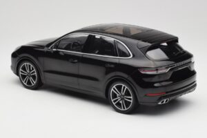 Porsche Cayenne 958 Turbo S Juodas Minichamps 1:18 155066070 Metalas - nuotrauka 5 iš 6