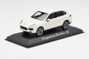 Porsche Cayenne 958 Turbo S Baltas Minichamps 1:43 WAP0200220C Metalas - nuotrauka 2 iš 4