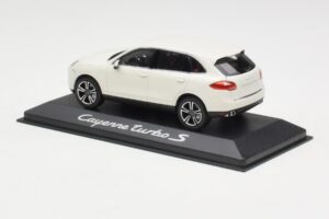 Porsche Cayenne 958 Turbo S Baltas Minichamps 1:43 WAP0200220C Metalas - nuotrauka 3 iš 4