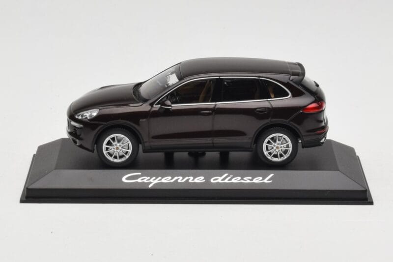Porsche Cayenne 958 Diesel Acajou Brown Minichamps 1:43 WAP0200030E Metalas