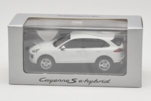 Porsche Cayenne 958 S e-Hybrid Baltas Minichamps 1:43 WAP0200040E Metalas - nuotrauka 4 iš 4