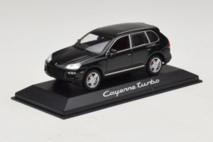 Porsche Cayenne Turbo Dark Green Metallic Minichamps 1:43 WAP02061117 Metalas - nuotrauka 2 iš 5