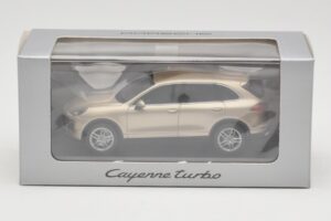 Porsche Cayenne 958 Turbo Auksinis Minichamps 1:43 WAP0200050E Metalas - nuotrauka 4 iš 4