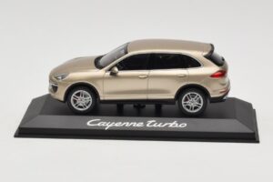 Porsche Cayenne 958 Turbo Auksinis Minichamps 1:43 WAP0200050E Metalas