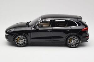 Porsche Cayenne Turbo S 958 Black Metallic Minichamps 1:18 110064000 Metalas - nuotrauka 4 iš 8
