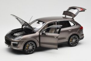 Porsche Cayenne E2 Turbo S Umbra Metalinis Minichamps 1:18 WAP0213020F Metalas - nuotrauka 2 iš 8