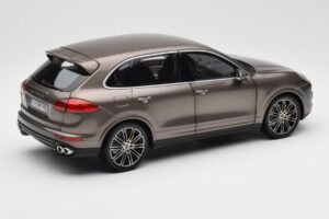 Porsche Cayenne E2 Turbo S Umbra Metalinis Minichamps 1:18 WAP0213020F Metalas - nuotrauka 3 iš 8