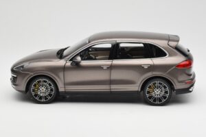 Porsche Cayenne E2 Turbo S Umbra Metalinis Minichamps 1:18 WAP0213020F Metalas - nuotrauka 4 iš 8