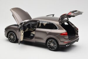 Porsche Cayenne E2 Turbo S Umbra Metalinis Minichamps 1:18 WAP0213020F Metalas - nuotrauka 5 iš 8