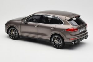 Porsche Cayenne E2 Turbo S Umbra Metalinis Minichamps 1:18 WAP0213020F Metalas - nuotrauka 7 iš 8