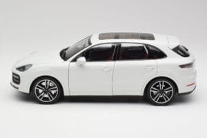 Porsche Cayenne 9YA Turbo Baltas Metallic Minichamps 1:18 155042560 Metalas - nuotrauka 4 iš 8
