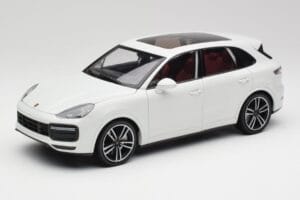 Porsche Cayenne 9YA Turbo Baltas Metallic Minichamps 1:18 155042560 Metalas