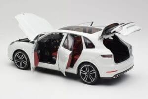 Porsche Cayenne 9YA Turbo Baltas Metallic Minichamps 1:18 155042560 Metalas - nuotrauka 5 iš 8