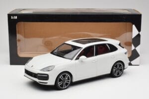 Porsche Cayenne 9YA Turbo Baltas Metallic Minichamps 1:18 155042560 Metalas - nuotrauka 8 iš 8