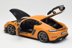 Porsche Cayman GT4 RS 982 Weissach Package Bahama Yellow Norev 1:18 187252 Metalas - nuotrauka 5 iš 8