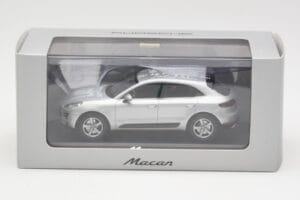 Porsche Macan 95B Silver Grey Metallic Prototipas Minichamps 1:43 WAP0201540E Metalas - nuotrauka 4 iš 4